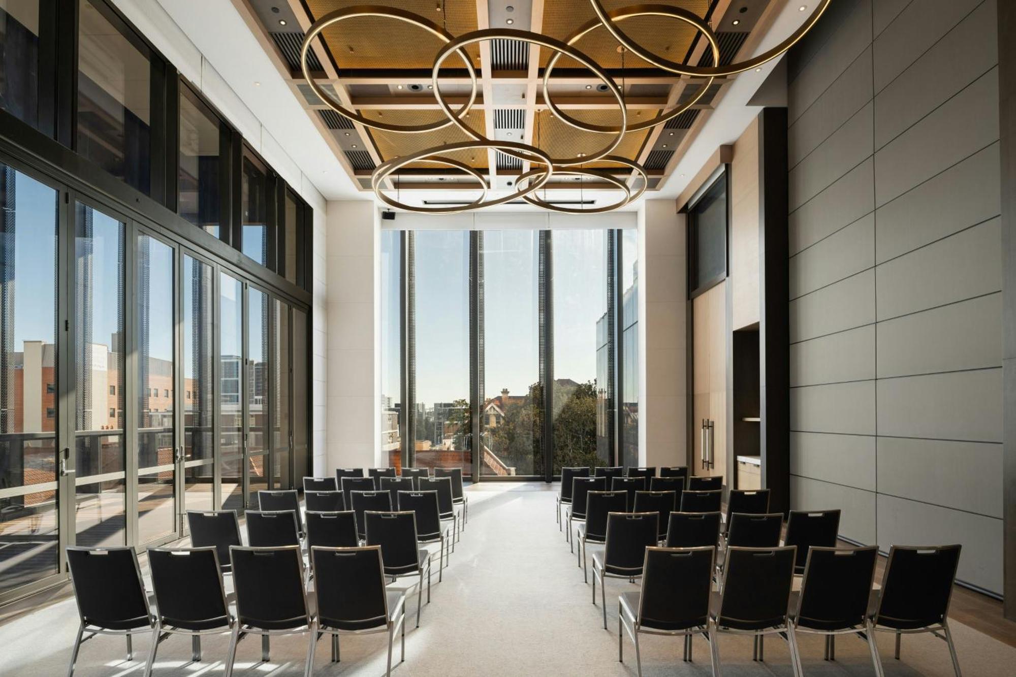 The Westin Perth Hotel Ngoại thất bức ảnh The 30th floor of the building is a private club for residents.