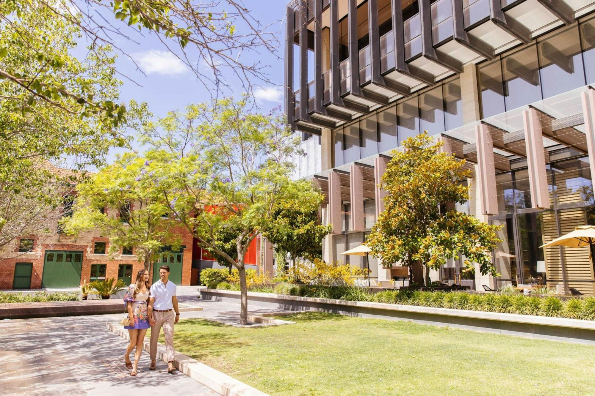 The Westin Perth Hotel Ngoại thất bức ảnh The new building of the University of South Australia's City Campus